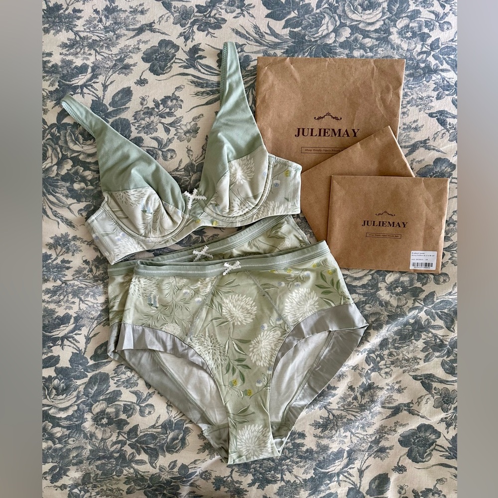 Julie May Bra & Briefs - 36B Medium - Soft Green Floral Organic Cotton & Silk - Picture 3 of 9